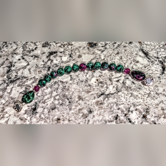 Hand Crafted Green & Pink Ruby Zoisite Beaded Bracelet with Crystal Clasp - Picture 2 of 4